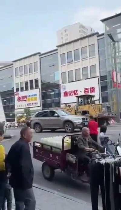 县城ONLINE 推土机怒铲黑警车