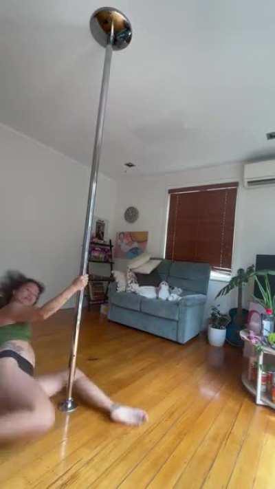 Get friends that hype you up like this when you freestyle🔥❤️🦋