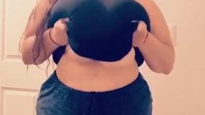 How big do you think they are?! 😍(OC)