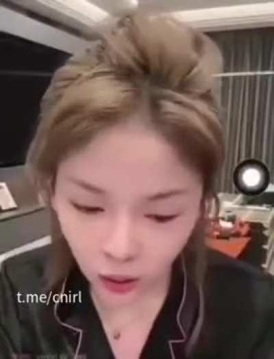 杭州警方核查网红教唆吸毒事件，11月8日，某短视频平台主播“可意妹妹”在直播中控诉，她所属的团队有800万粉丝的网红辛洋教唆她吸毒。“我说不玩，我害怕，他说没有后遗症，很舒服”，目前两人账号被封禁，警方已介入核查。