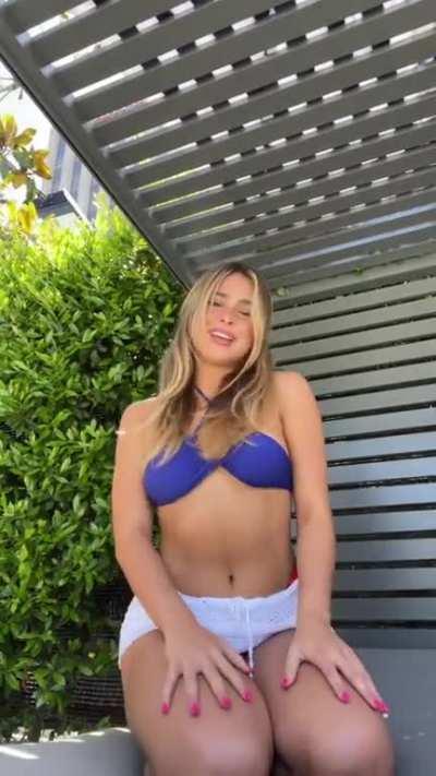 Addison Rae (@addisonrae) [TikTok]