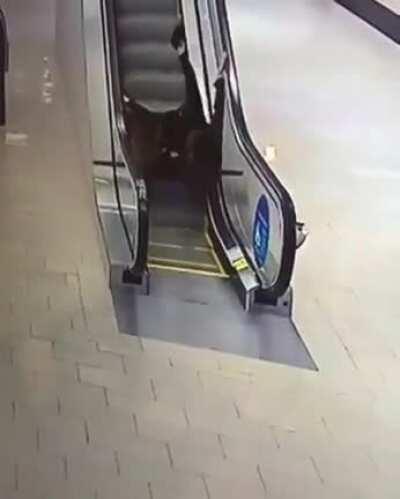 HMC while I take escalator with my friend