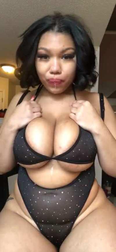 Spitting on the 💧🍆in between them🍈🍈 is 💯💫