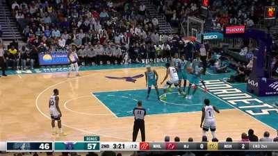 [Highlight] KAT gets the offensive rebound and throws it down over the defense