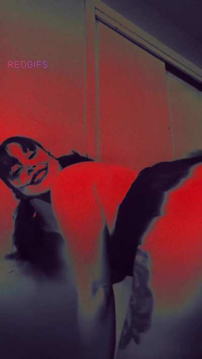 Goth clown ass shaking 🖤🤡