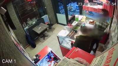 “Çiğ köfte acı” diyerek, çiğ köfteci çocuğa saldıran Gurur Senel Tutuklansın !