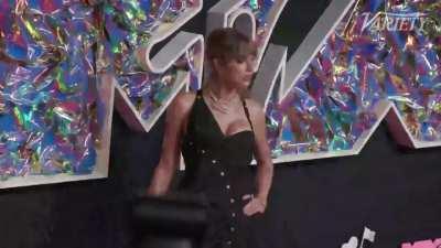 MTV’s VMAs - Taylor posing on the red carpet