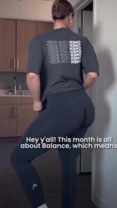 Ana's booty is freaking insane...speechless! 😲