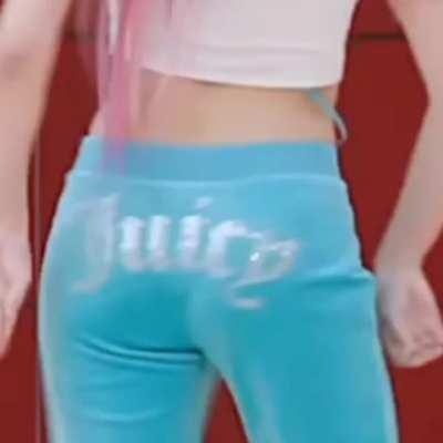 I bet she's all sweaty there ♡