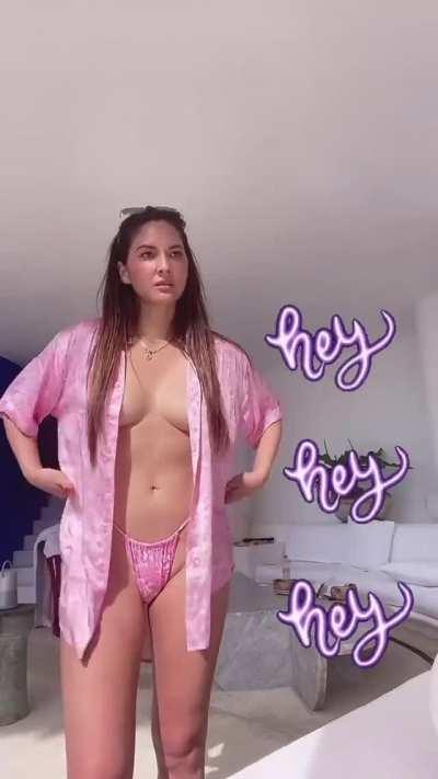 Olivia Munn [40+ Friday]