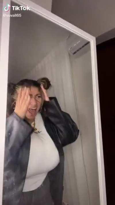 Those titties are fucking ridiculous, look at the bounce