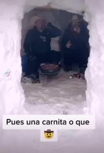 Mientras tanto los regios