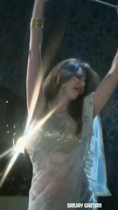 cleavage of annu's milky boobs 💦💦🥵🥵