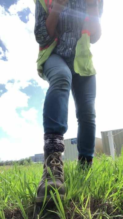 your one woman on the construction crew tiddy-dropping in to say hi 😜 [GIF]