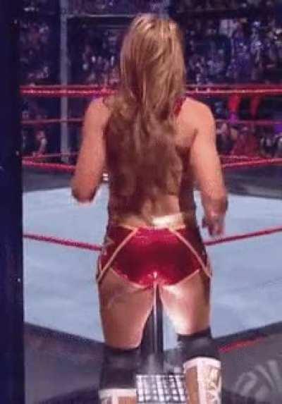 Mickie James sexy ass in a chamber