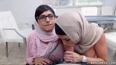 Mia Khalifa and Julianna Vega say Redgifs.com is a go.