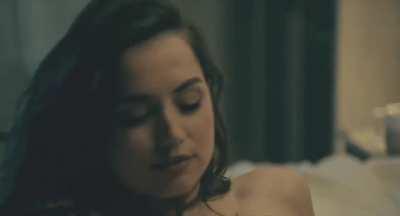 Ana de armas is waiting for you