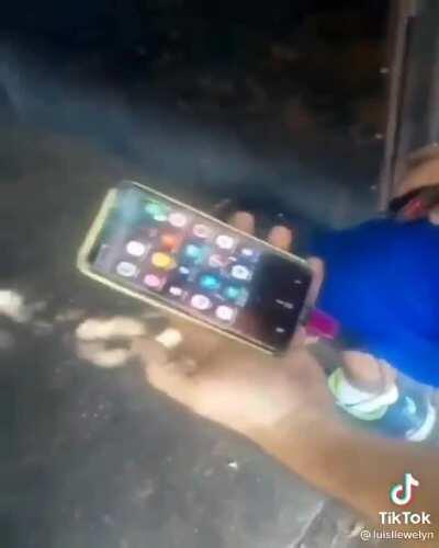 Cuando se te rompió el táctil pero no tenés un mango