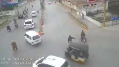 PkMAP MPA Majeed Achakzai has been acquitted in the 2017 traffic policemen killing case. The video of Traffic Sub-Inspector Haji Ataullah getting rundown by the former MPA went viral.
