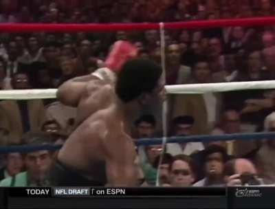 On this date in (November 22nd) 1986, Mike Tyson became the youngest heavyweight champion in history at 20 years old! Knocking out Trevor Berbick in the 2nd round.
