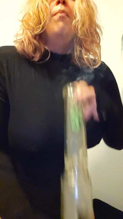 Dirty girl, dirty bong.. 