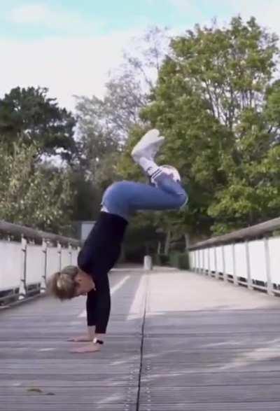 Freestyle Juggling Footwork