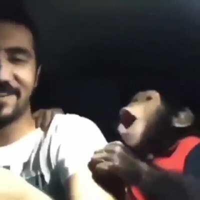 Joven Alexby cuidando a su mascota Orslokx 😔🙏 laik si se ven facheros.