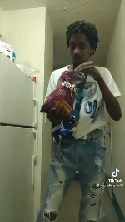 Unc asked for some change so he can get chips from the store and he sent me this saying thank you🤦🏾‍♂️ .Swear Crackheads don’t deserve phones