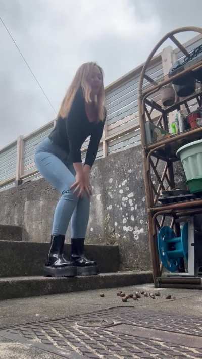 I love to crush ! 😻 👢 🐌