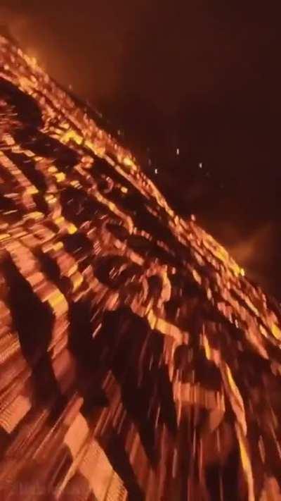 🔥 Drone footage of volcano erupting at night (Fagradalsfjall volcano in Iceland)