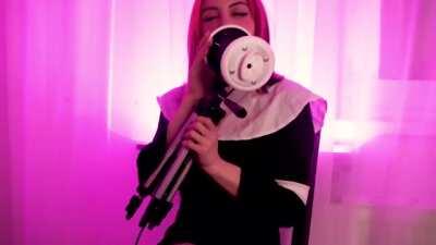 The video of moona's Ear eating on youtube was deleted, but I have this one for you: 3