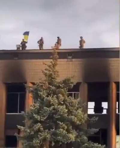 The Ukrainian flag flies over Izyum once again