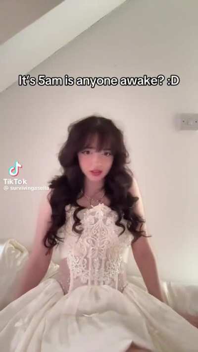 I was not up during this post 😂😂 she needs to adjust her sleep schedule lmao