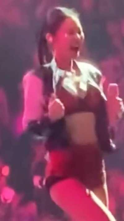 Jennie kim jiggling those tits