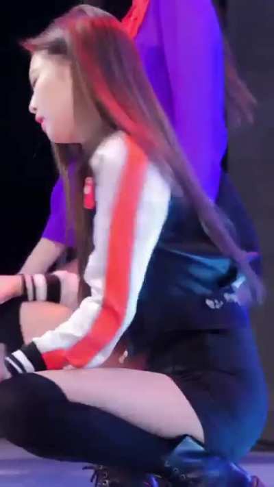Jennie loves riding 😩
