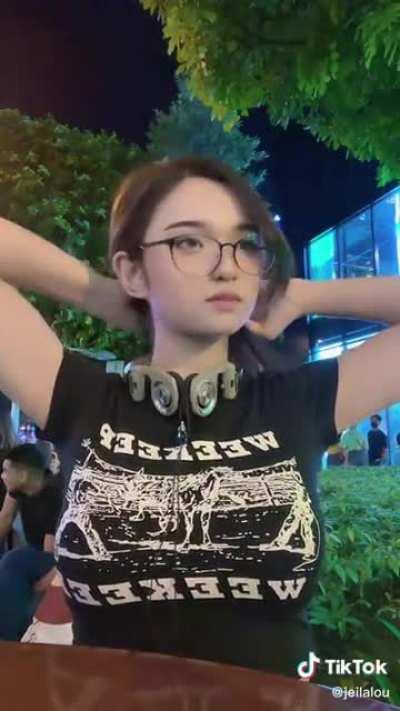 Look at those boobs omg