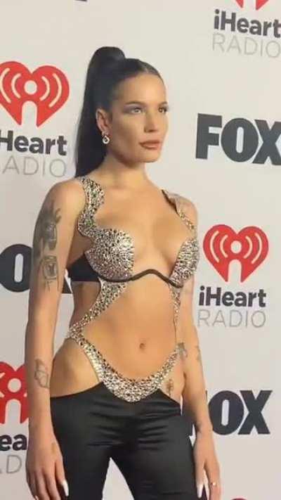 Halsey (@iamhalsey) [Instagram]