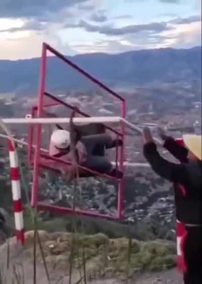 Safety humbah wan wear helmet.