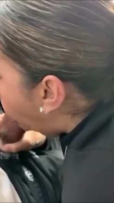 Wet blowjob in car after dating