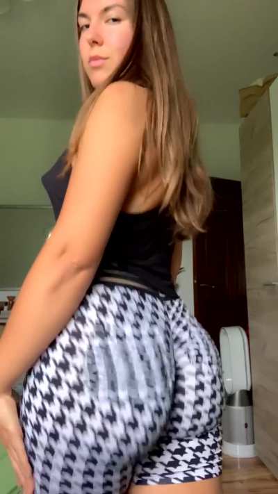 Tight shorts clapping