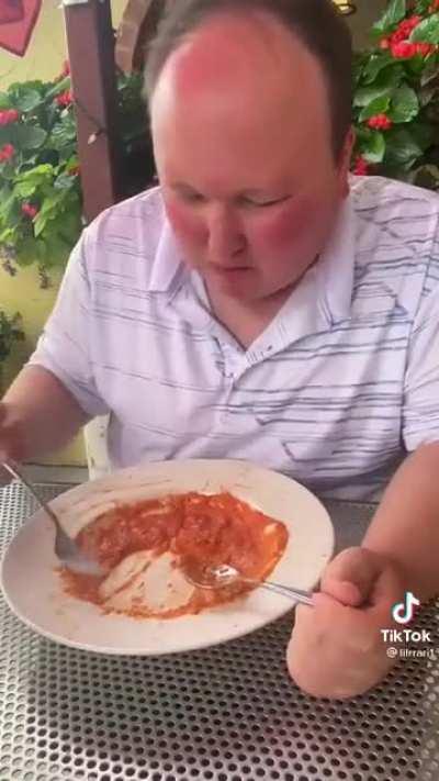 Questo uomo ha eseguito un atto criminale come possiamo condannarlo