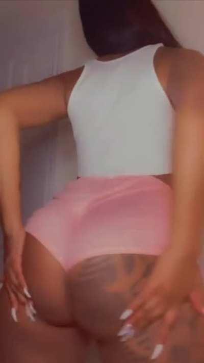 Phat Ass Tatted 🇨🇦🇦🇬🍑🤤😍❤️