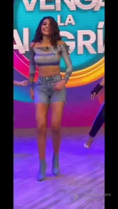 Q rico le rebotan las t3tas a la pvta de Kristal.