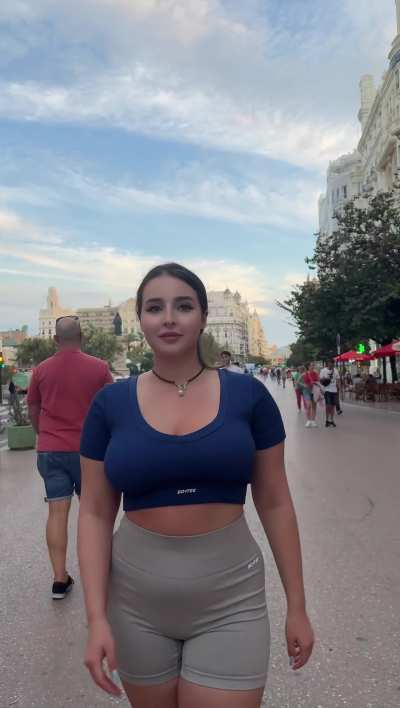 I like to show my tits 