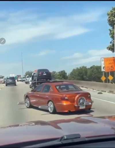 Idiot with weird Mad Max wheels hindering traffic