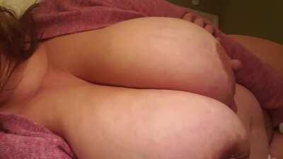 She super thick and the sound of her cumming!