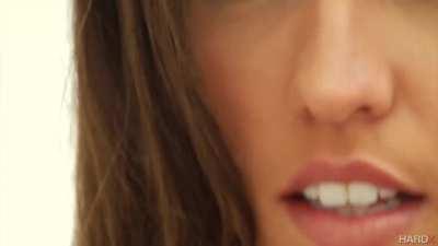 Kelsi Monroe - Erotic video - Sexy Tight Dress - Big ass - Brunette - curvy - xxx