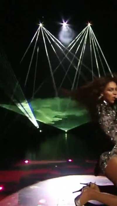 If I was in the front row I would probably explode in my pants 💦