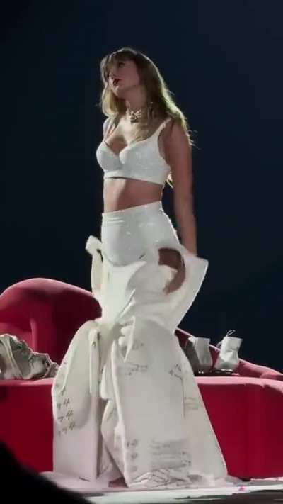 The white bra & underwear outfit 