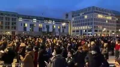 Russian protest still going strong #Ukrainewat